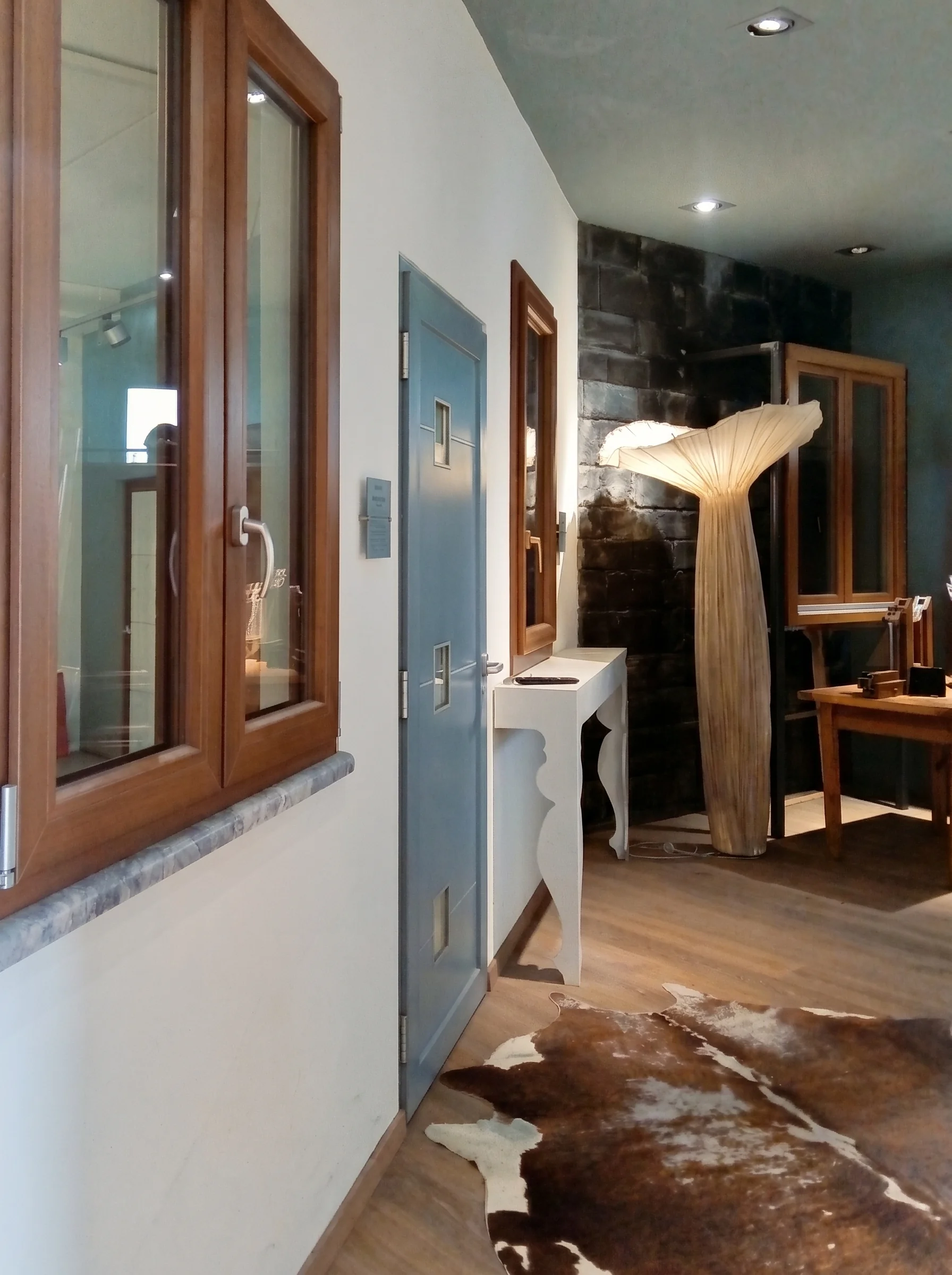 Showroom interior 3