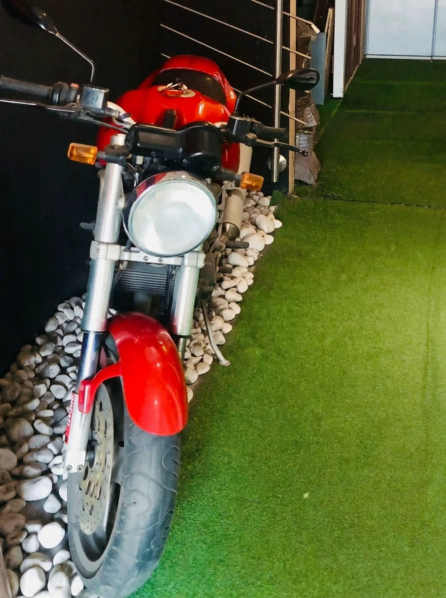 Showroom interior 15